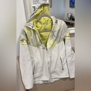Medium Women’s Nike Running Dri- Fit Full Zip Hooded Wind Breaker Jacket